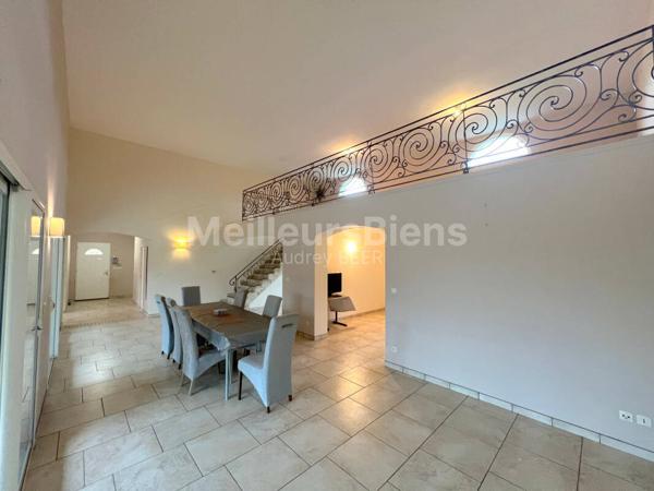 Villa plain-pied avec dépendance