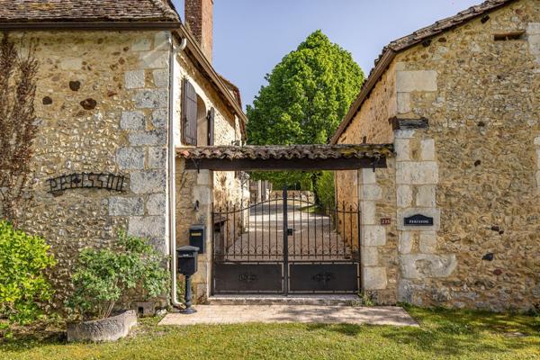 Vente Maison de luxe Vergt 15 Pièces 280 m²