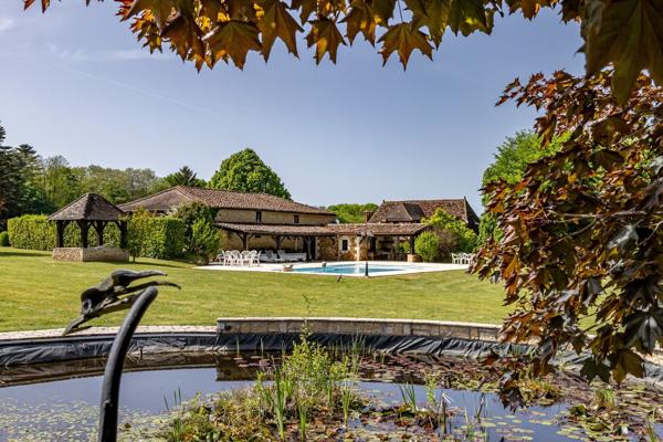 Vente Maison de luxe Vergt 15 Pièces 280 m²