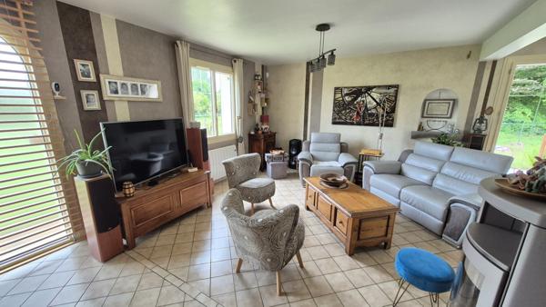 Maison familiale avec dépendances sur plus de 4 000 m² au calme