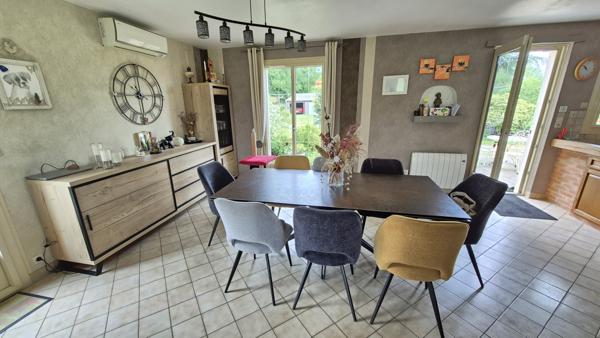 Maison familiale avec dépendances sur plus de 4 000 m² au calme