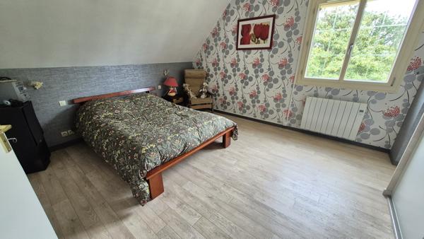 Maison familiale avec dépendances sur plus de 4 000 m² au calme