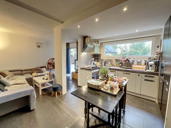 T2 bis en rez-de-jardin avec terrasse et bureau, quartier Clément-Ville