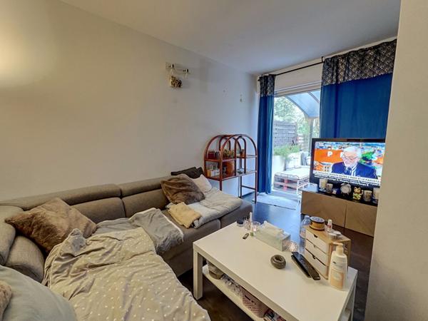 T2 bis en rez-de-jardin avec terrasse et bureau, quartier Clément-Ville