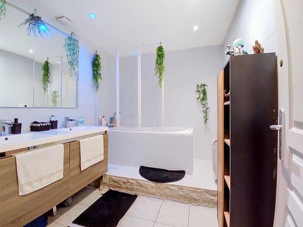 Maison
         7 pièces
        - 185 m² 232 500 € *