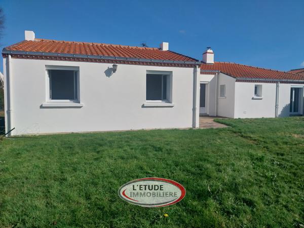 Ste Pazanne : Plain pied 135 m², 3 chs, 1 bureau, double garage, parcelle 660 m² proche bourg !