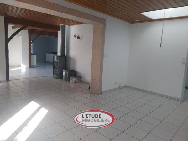 Ste Pazanne : Plain pied 135 m², 3 chs, 1 bureau, double garage, parcelle 660 m² proche bourg !