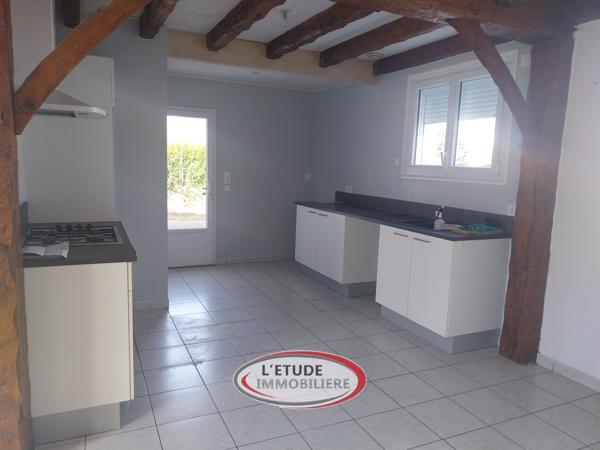Ste Pazanne : Plain pied 135 m², 3 chs, 1 bureau, double garage, parcelle 660 m² proche bourg !