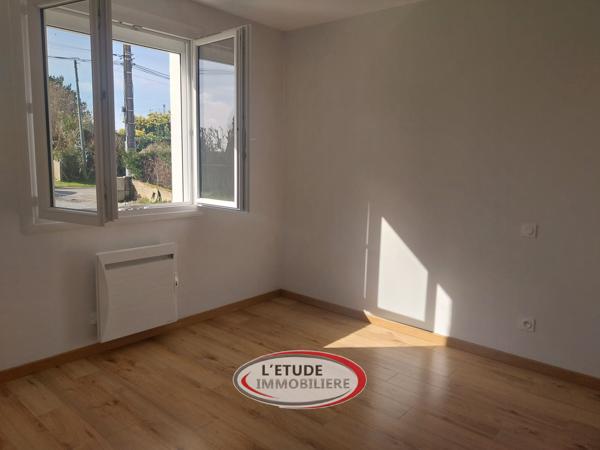 Ste Pazanne : Plain pied 135 m², 3 chs, 1 bureau, double garage, parcelle 660 m² proche bourg !