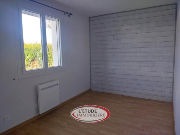 Ste Pazanne : Plain pied 135 m², 3 chs, 1 bureau, double garage, parcelle 660 m² proche bourg !