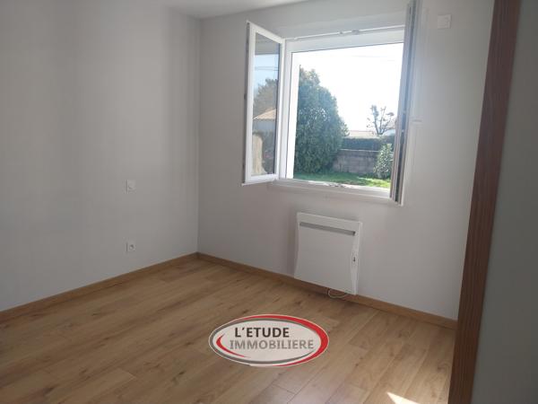Ste Pazanne : Plain pied 135 m², 3 chs, 1 bureau, double garage, parcelle 660 m² proche bourg !