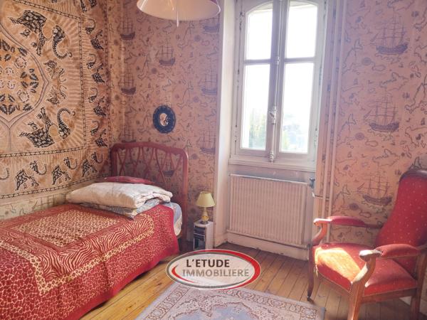 NANTES Zola-Procé : Bâtisse de 1900, 151 m² habitables, 470 m² de terrain clos, garage, terrasse et balcon !