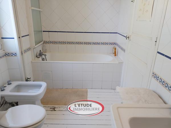 NANTES Zola-Procé : Bâtisse de 1900, 151 m² habitables, 470 m² de terrain clos, garage, terrasse et balcon !