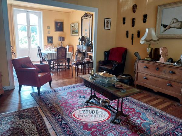 NANTES Zola-Procé : Bâtisse de 1900, 151 m² habitables, 470 m² de terrain clos, garage, terrasse et balcon !
