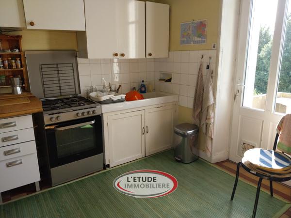 NANTES Zola-Procé : Bâtisse de 1900, 151 m² habitables, 470 m² de terrain clos, garage, terrasse et balcon !