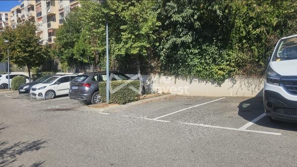 Place de parking dans une résidence privée