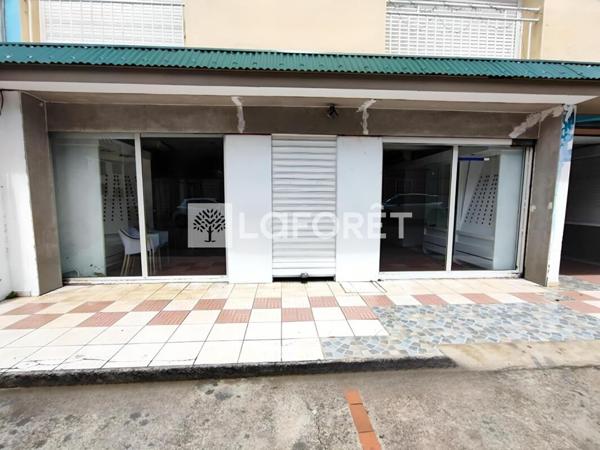 Achat local commercial La Trinité - 5 pièce(s) - 242 m² - 358 000 €