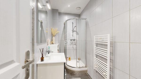 NICE - FLEURS : JOLI 2 PIÈCES AU CALME PROCHE MER