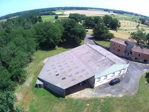 En exclusivité : Ensemble immobilier comprenant :
