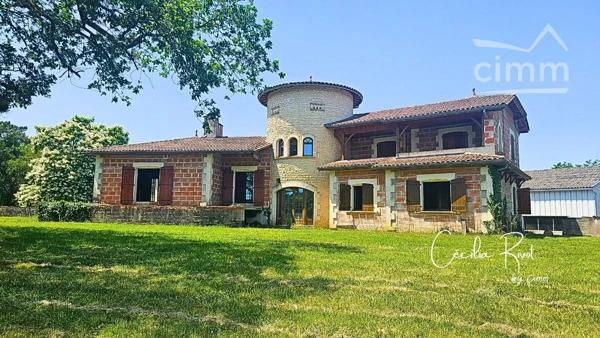 En exclusivité : Ensemble immobilier comprenant :