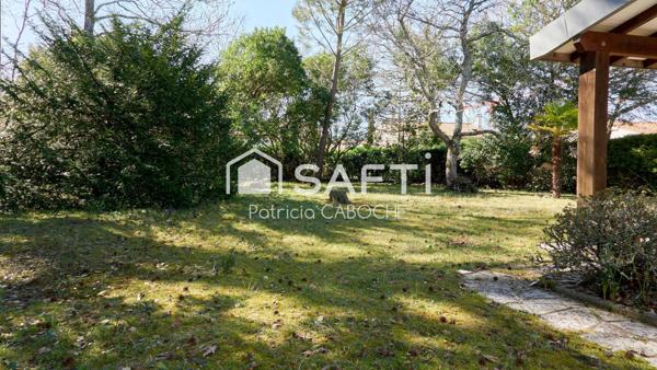 Maison  d'architecte de 180 m2 au calme sans vis-à-vis proche tram