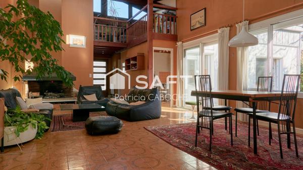 Maison  d'architecte de 180 m2 au calme sans vis-à-vis proche tram