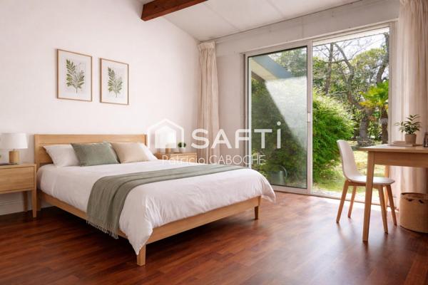 Maison  d'architecte de 180 m2 au calme sans vis-à-vis proche tram