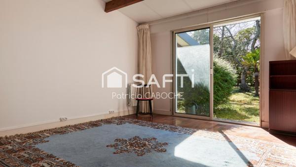 Maison  d'architecte de 180 m2 au calme sans vis-à-vis proche tram