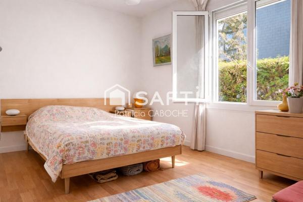 Maison  d'architecte de 180 m2 au calme sans vis-à-vis proche tram