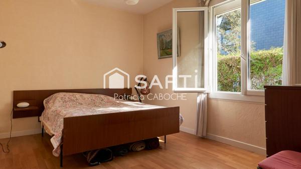 Maison  d'architecte de 180 m2 au calme sans vis-à-vis proche tram