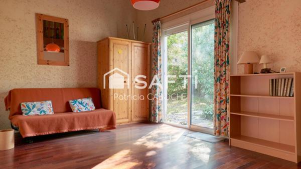 Maison  d'architecte de 180 m2 au calme sans vis-à-vis proche tram