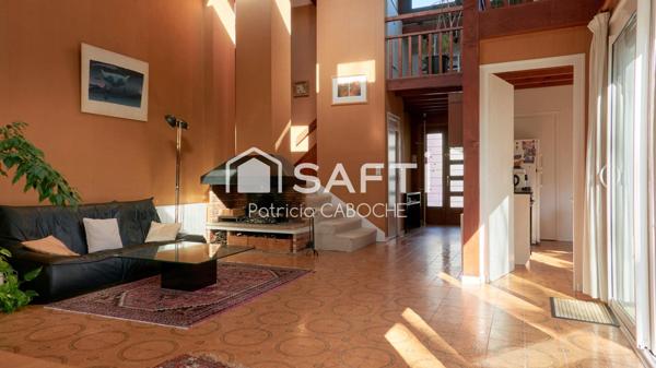 Maison  d'architecte de 180 m2 au calme sans vis-à-vis proche tram