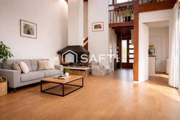 Maison  d'architecte de 180 m2 au calme sans vis-à-vis proche tram