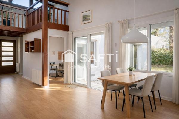 Maison  d'architecte de 180 m2 au calme sans vis-à-vis proche tram