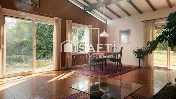 Maison  d'architecte de 180 m2 au calme sans vis-à-vis proche tram