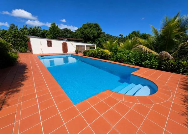 Maison VUE MER avec dépendances et piscine PETIT BOURG (971)