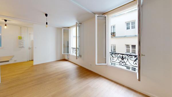 Spacieux deux pièces rue de la Fontaine au Roi