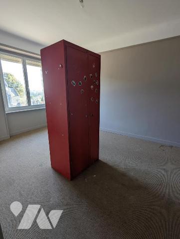 Maison avec beaux volumes à BOURGVALLEES (SOULLES Eglise)