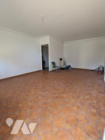 Maison avec beaux volumes à BOURGVALLEES (SOULLES Eglise)
