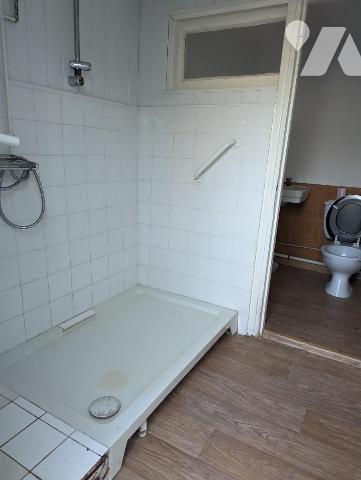 Maison avec beaux volumes à BOURGVALLEES (SOULLES Eglise)