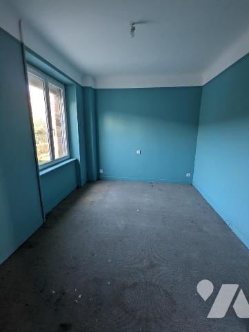 Maison avec beaux volumes à BOURGVALLEES (SOULLES Eglise)