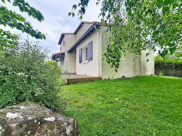 A VENDRE MAISON FAMILLIALE A VEZINS