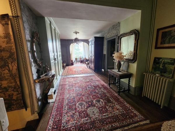 Couhe - Maison de caractère de neuf chambres, granges, piscine, jacuzzi, jardin privé avec opportunité commerciale Valence en poitou