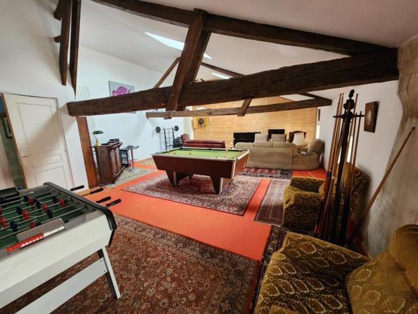 Couhe - Maison de caractère de neuf chambres, granges, piscine, jacuzzi, jardin privé avec opportunité commerciale Valence en poitou