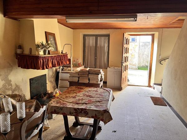 Ensemble d'immobilier à renover Escueillens et saint just