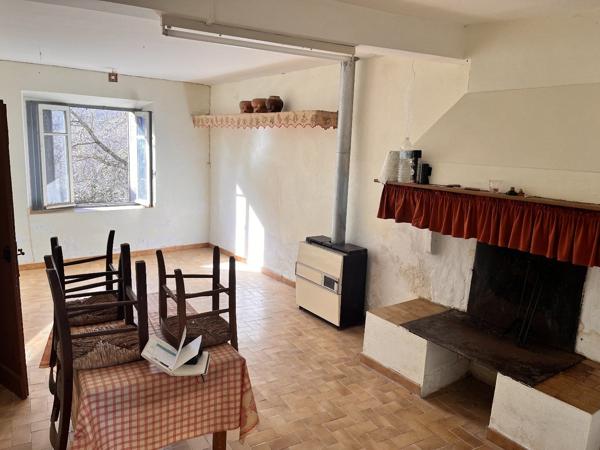 Ensemble d'immobilier à renover Escueillens et saint just