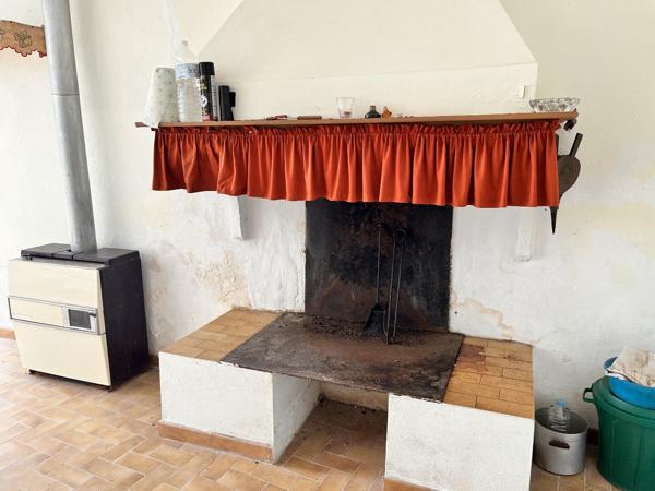 Ensemble d'immobilier à renover Escueillens et saint just
