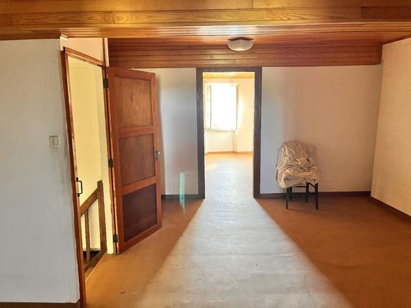 Ensemble d'immobilier à renover Escueillens et saint just