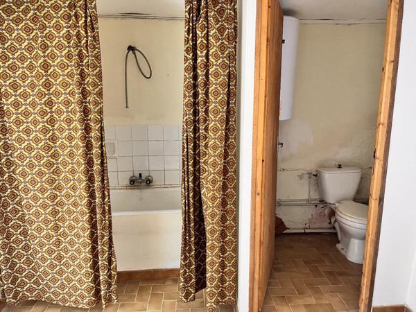 Ensemble d'immobilier à renover Escueillens et saint just