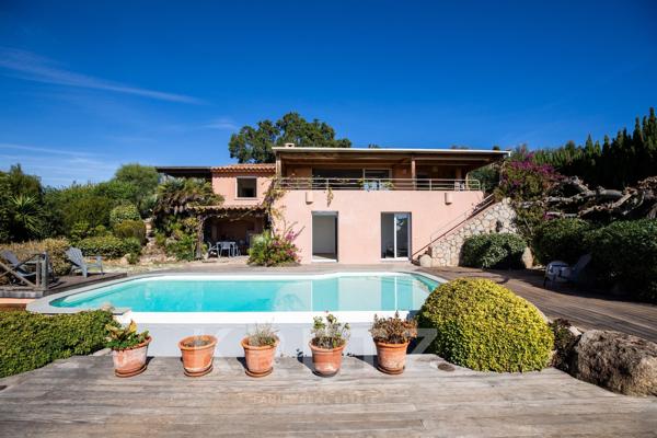 Villa vue mer panoramique, piscine à cinq minutes de la plage